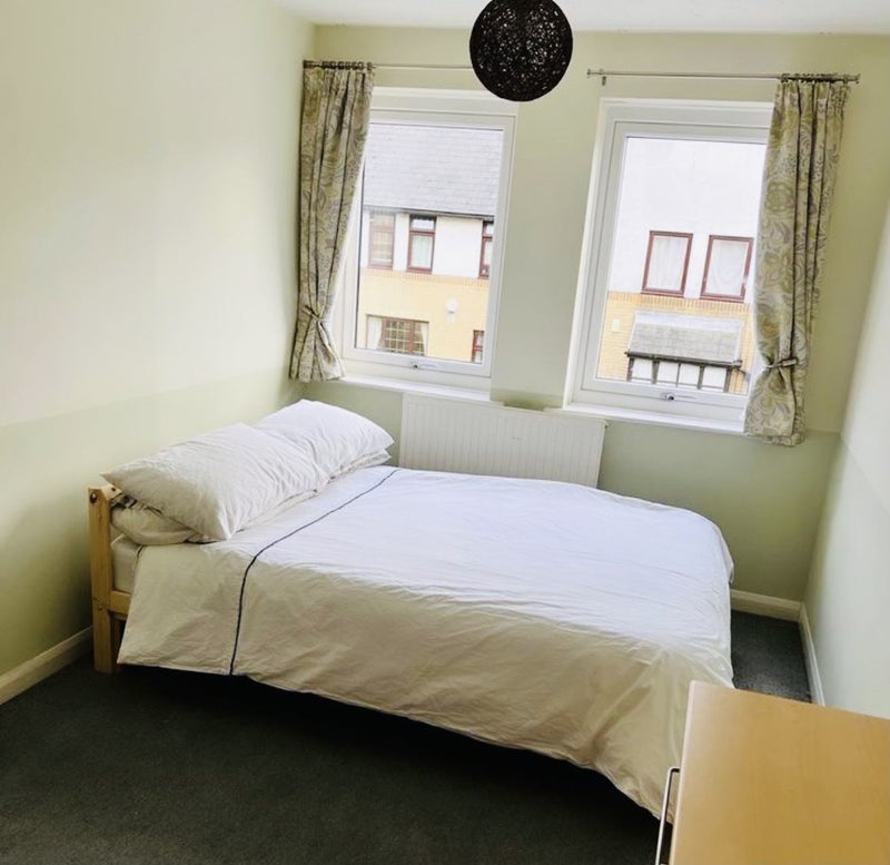 Room Dolphin Close in Greater London