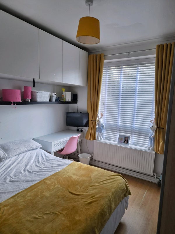 Room Brandon Street in Greater London