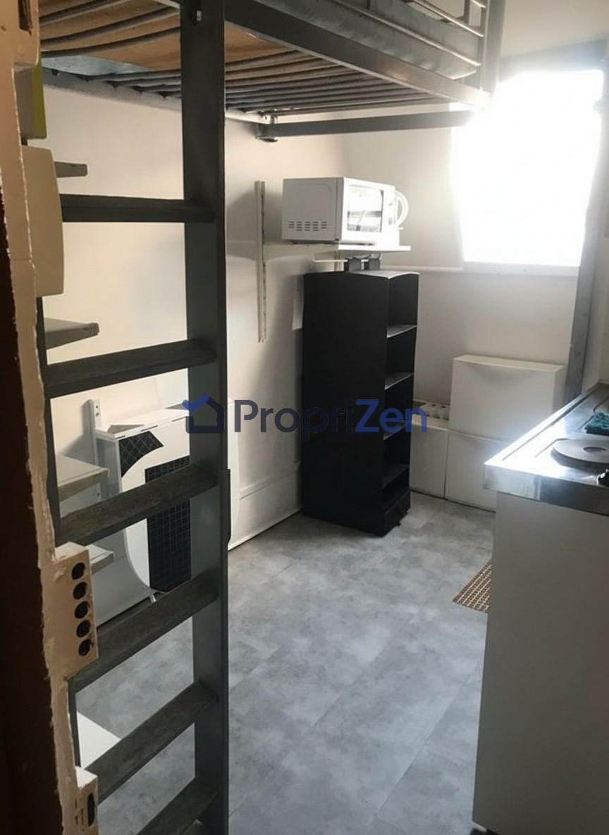 Room Rue des Pyrénées in Paris