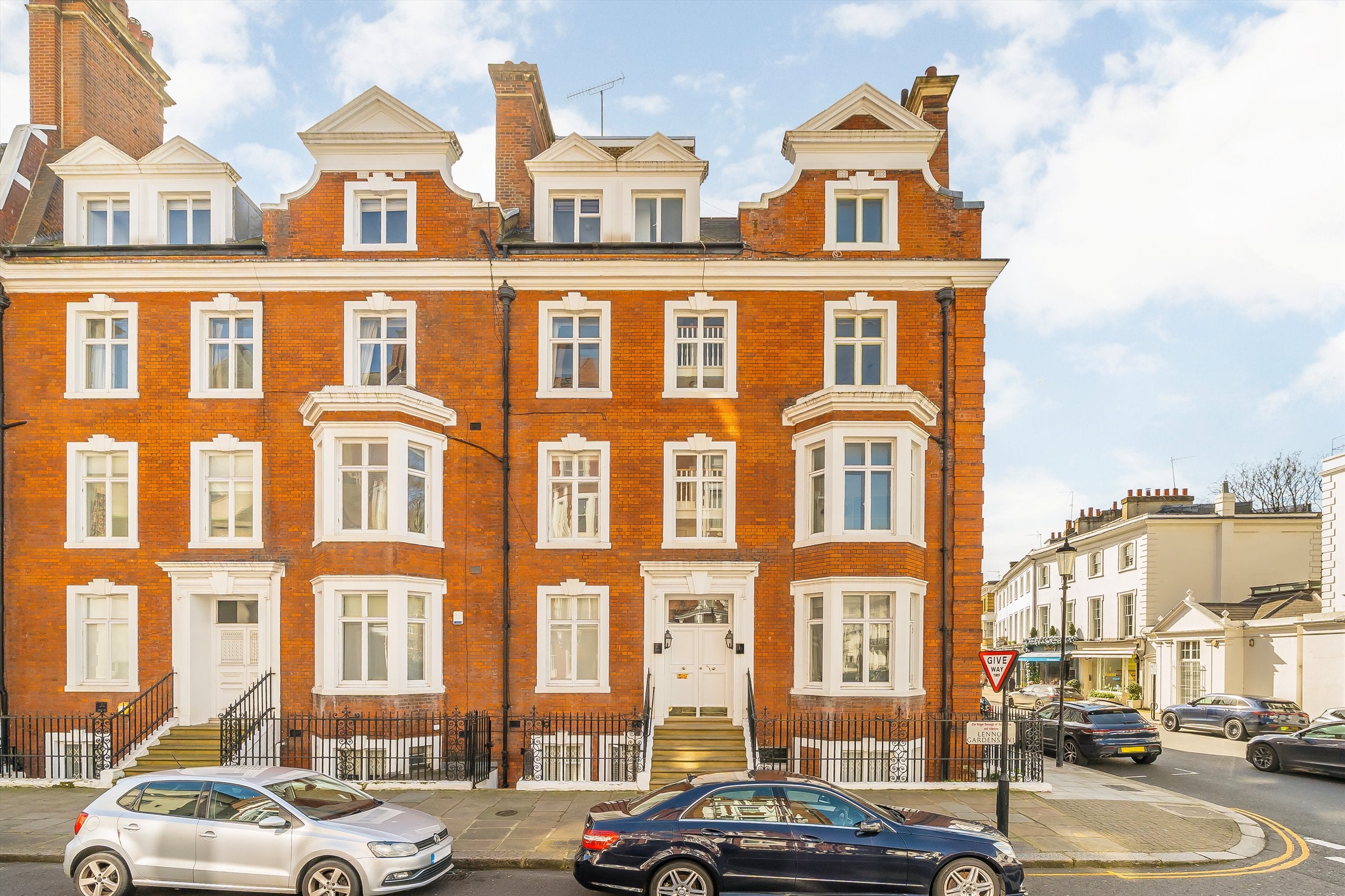 Flat Lennox Gardens in Greater London