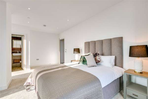 Flat Hebden Place in Greater London