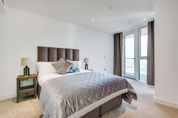 Flat Hebden Place in Greater London