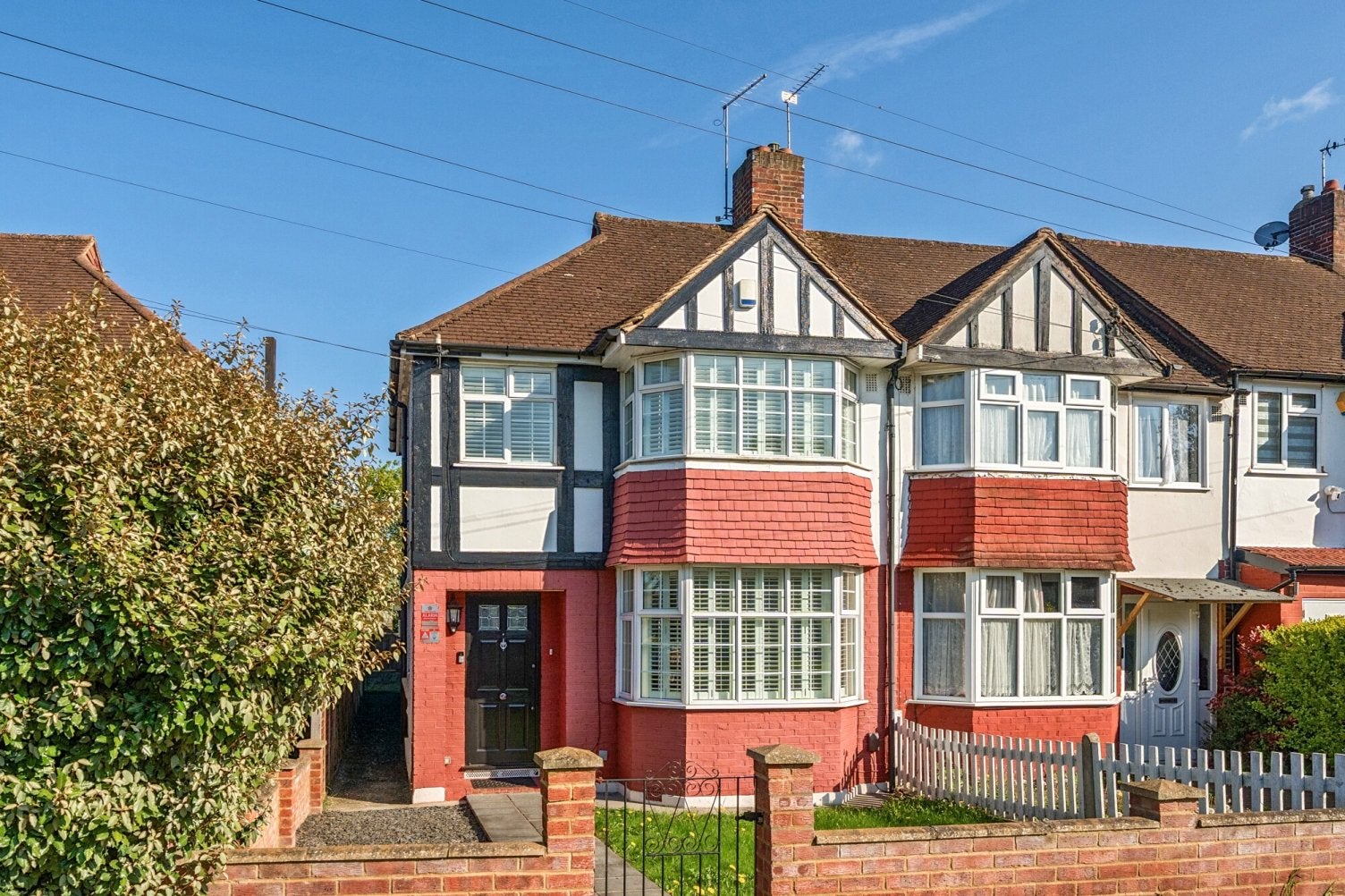 House Westdean Avenue in Greater London
