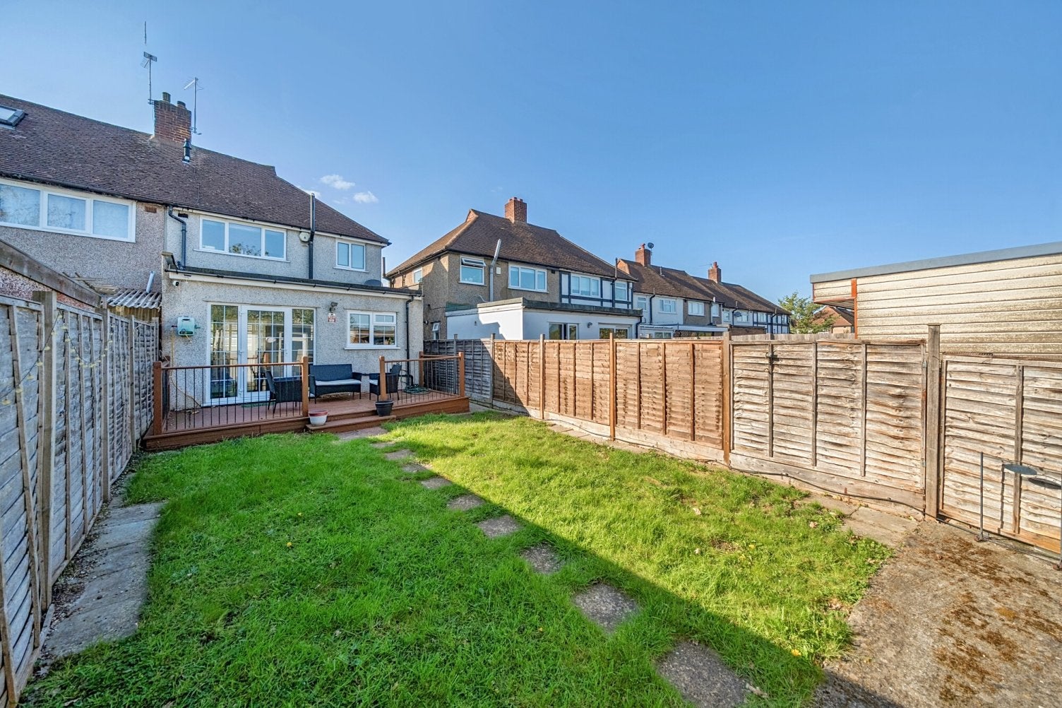 House Westdean Avenue in Greater London