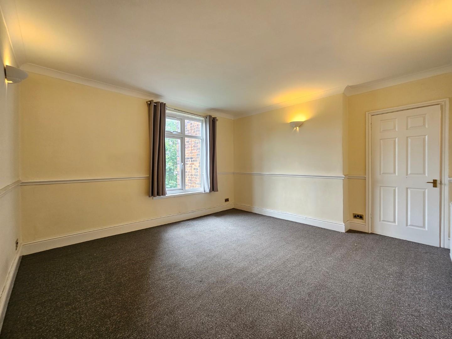 Flat Clarendon Avenue in Trafford