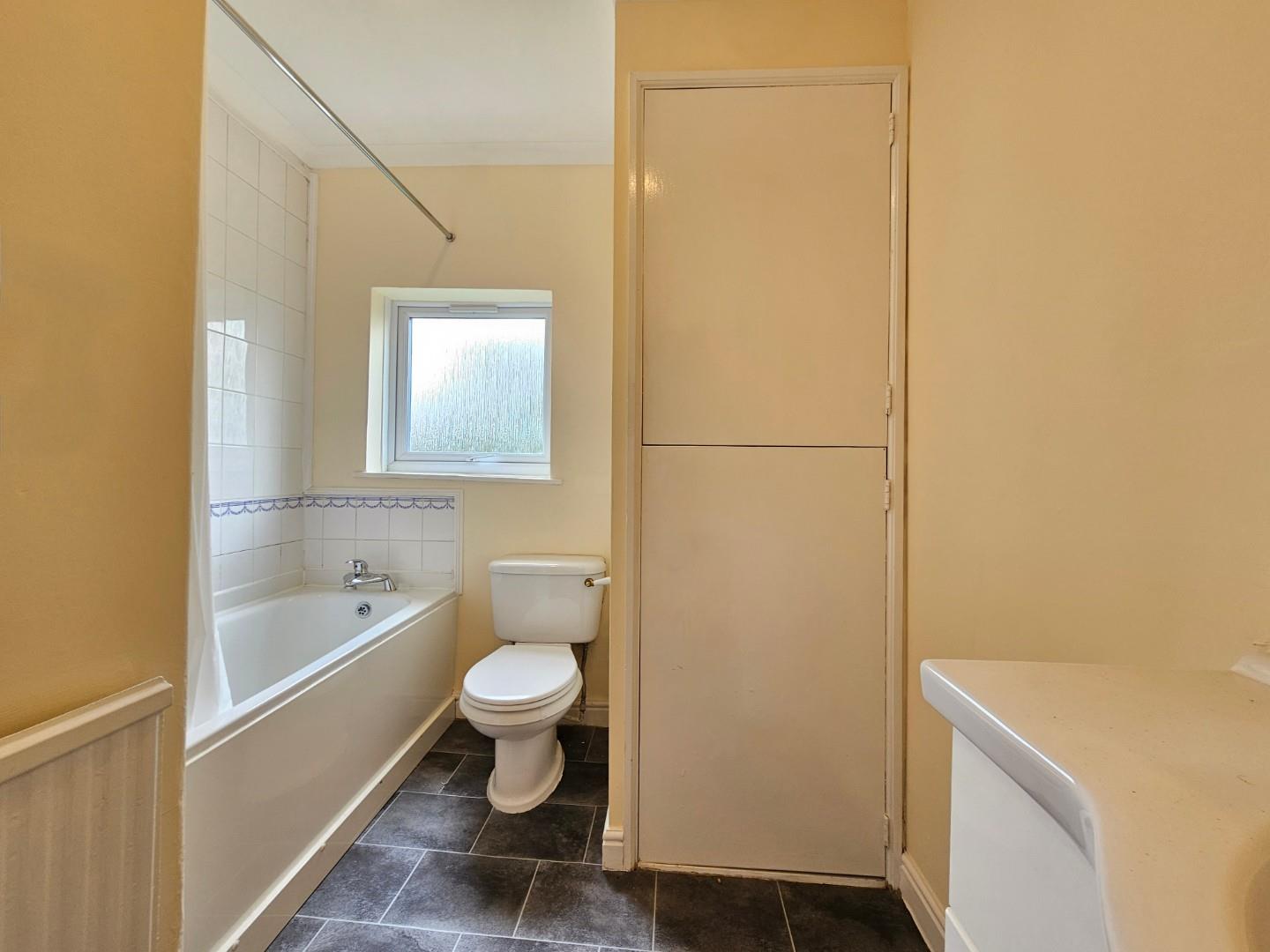 Flat Clarendon Avenue in Trafford