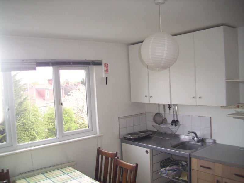 Room Hardinge Road in Greater London
