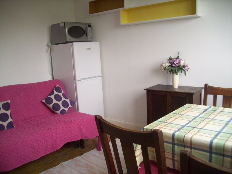 Room Hardinge Road in Greater London