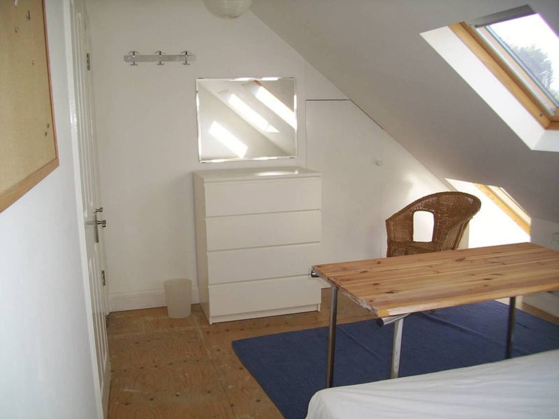 Room Hardinge Road in Greater London