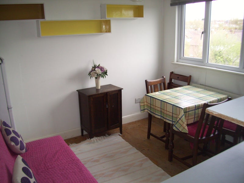 Room Hardinge Road in Greater London