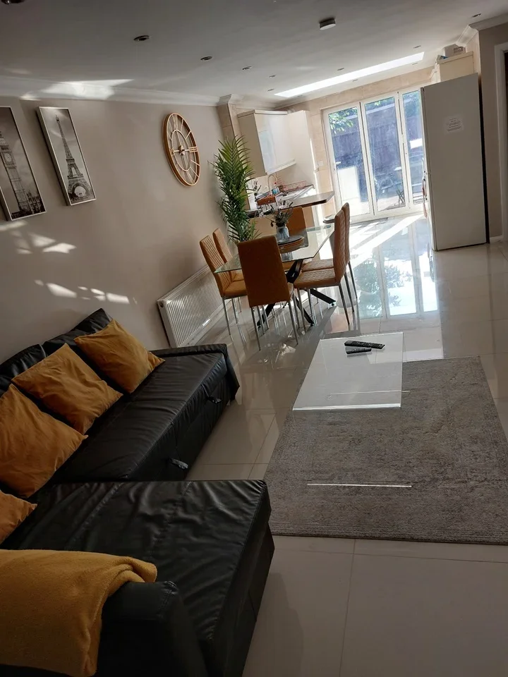 House Chivalry Road in Greater London