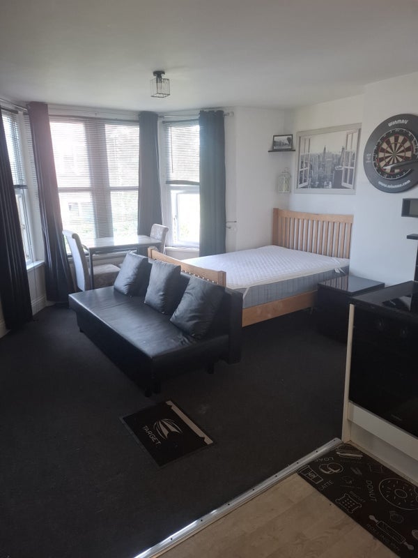 Room Downend Road in Bristol