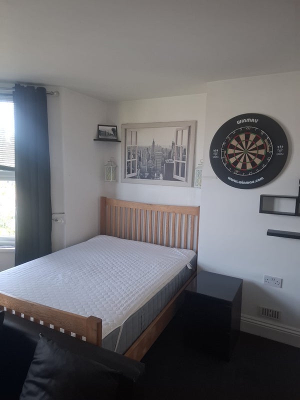 Room Downend Road in Bristol