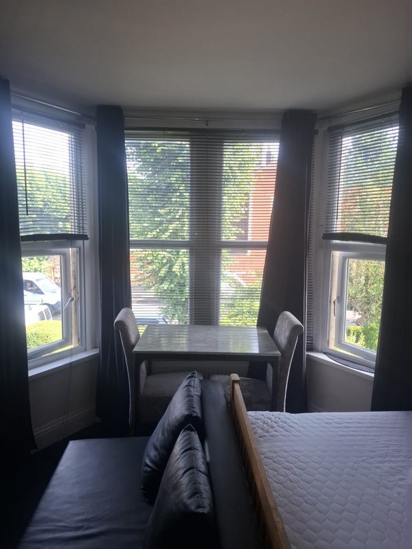 Room Downend Road in Bristol