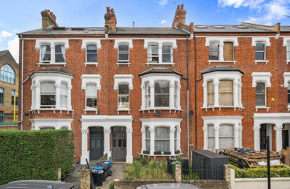 Flat Saltram Crescent in City of Westminster