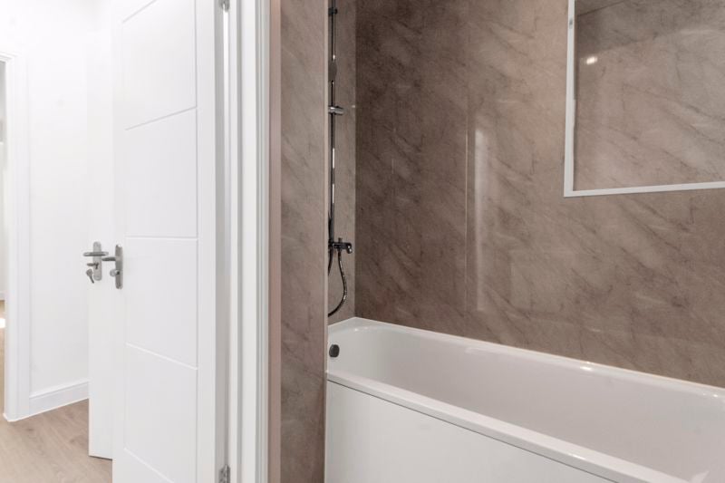 Room Mays Lane in Greater London