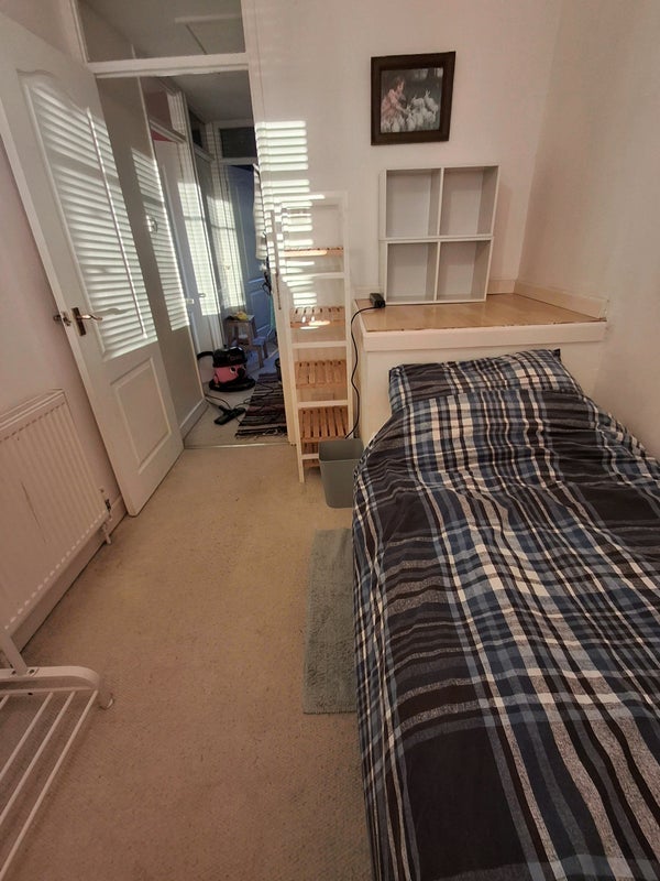Room Rowan Close in Bristol