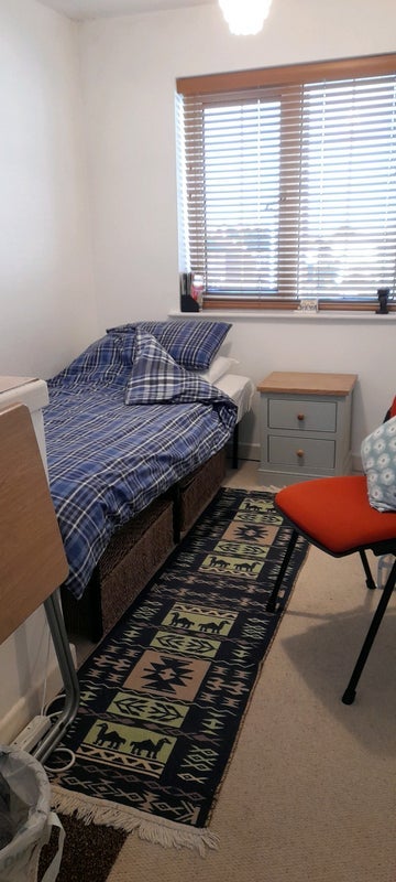 Room Rowan Close in Bristol