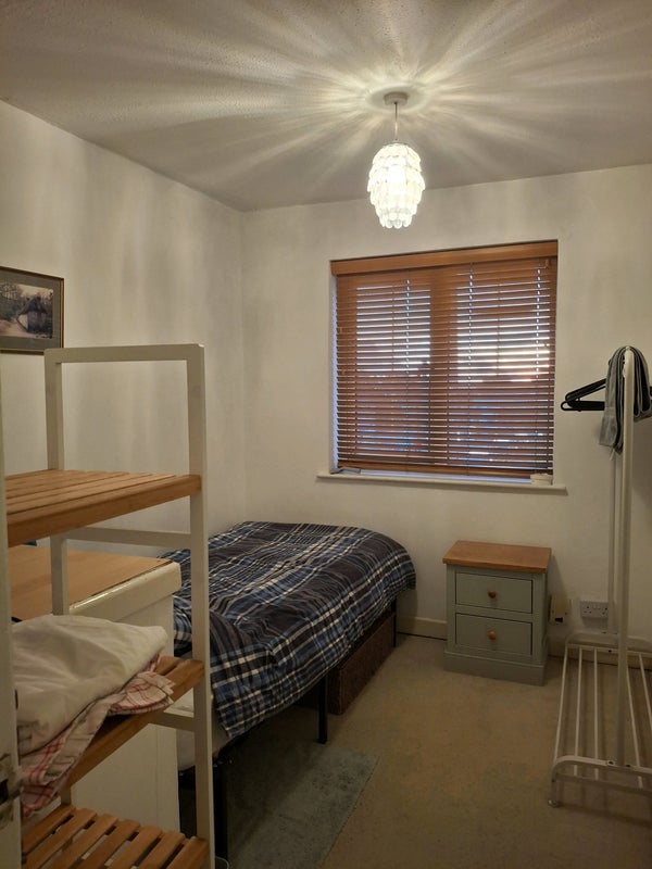 Room Rowan Close in Bristol