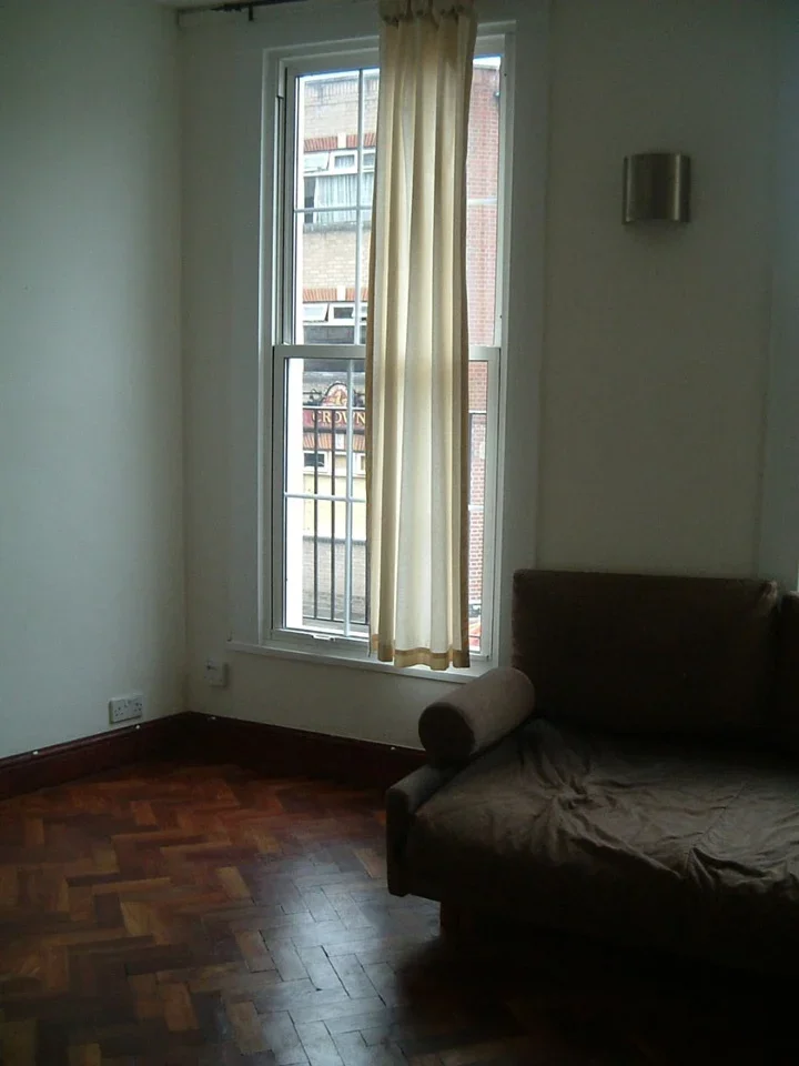 Flat Ferdinand Street in Greater London