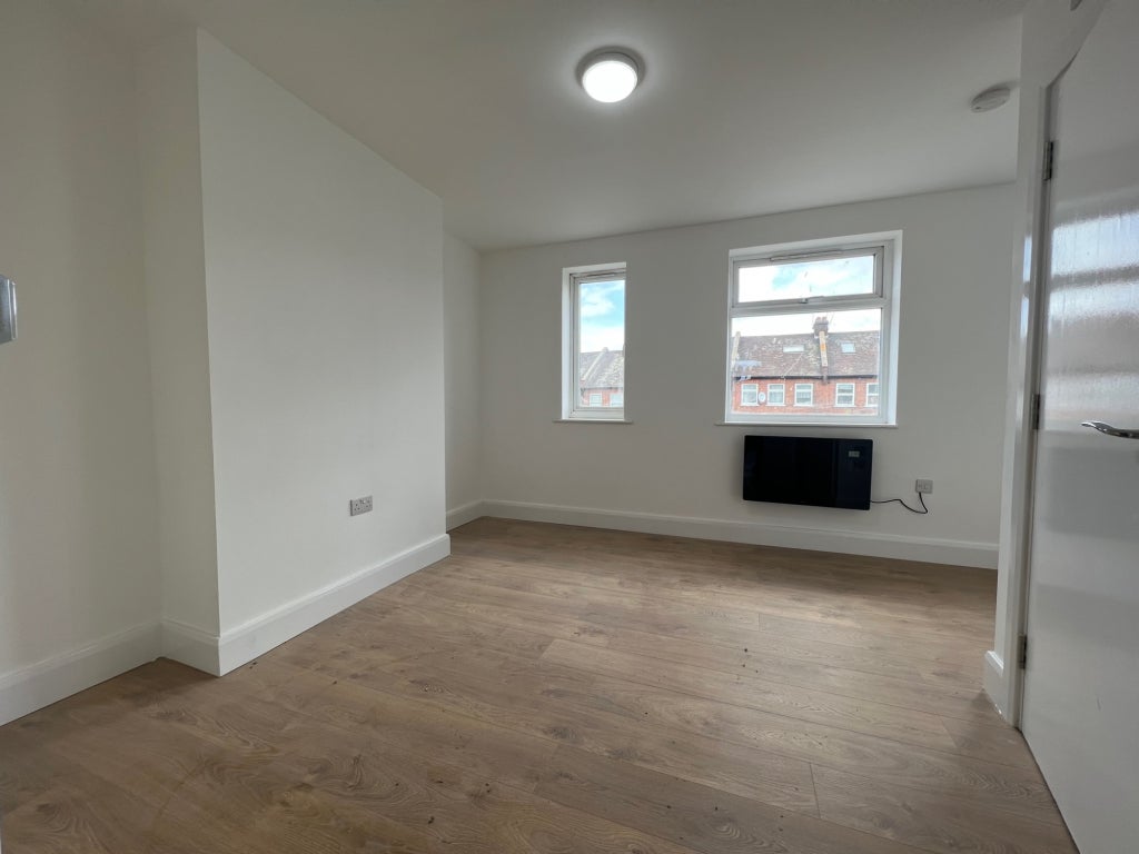 Room Neasden Lane in Greater London