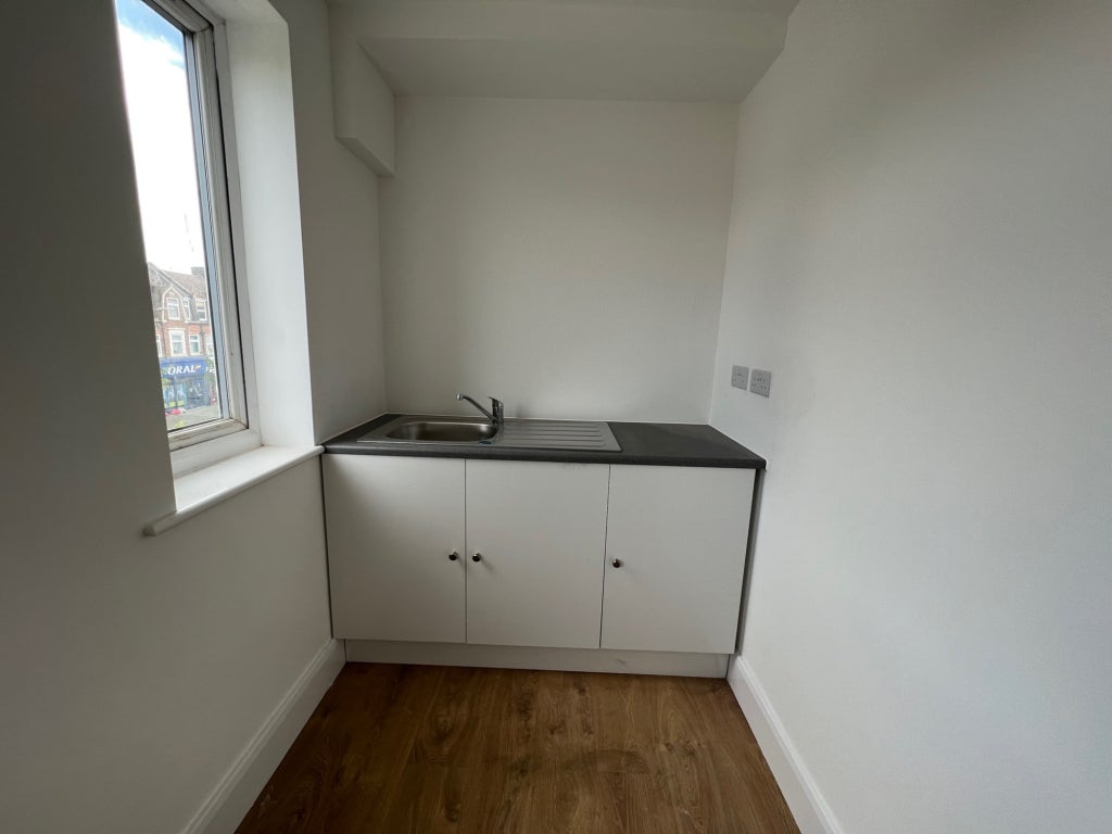 Room Neasden Lane in Greater London