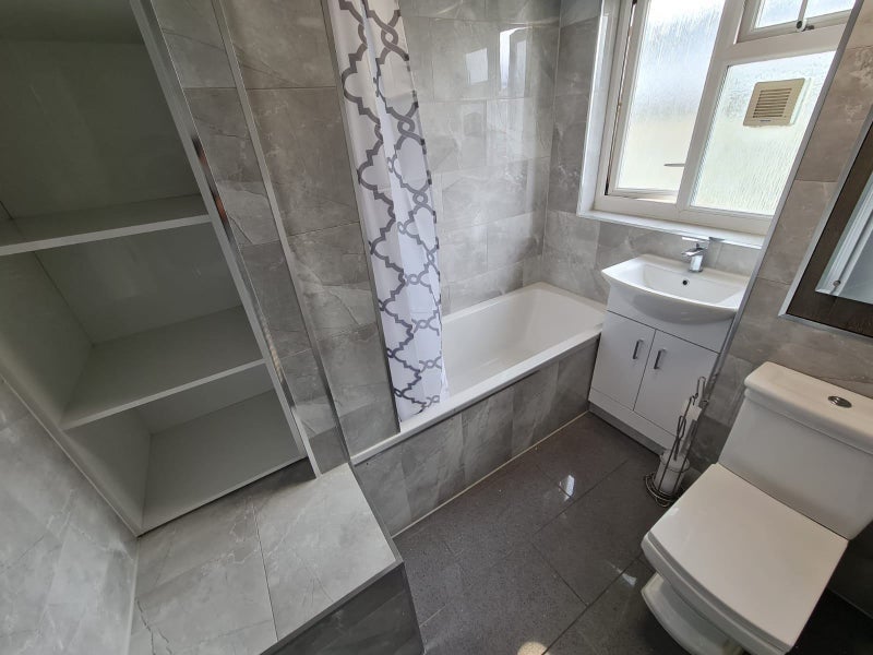 Room Winkfield Road in Greater London