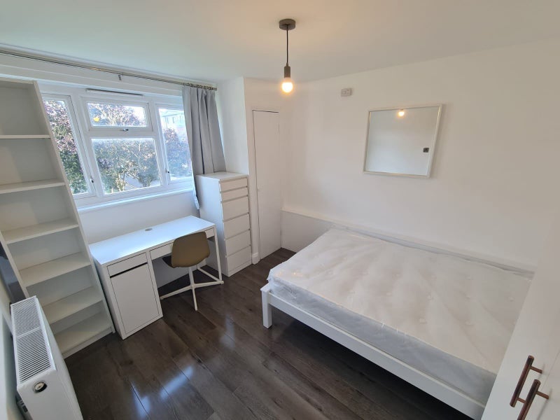 Room Winkfield Road in Greater London