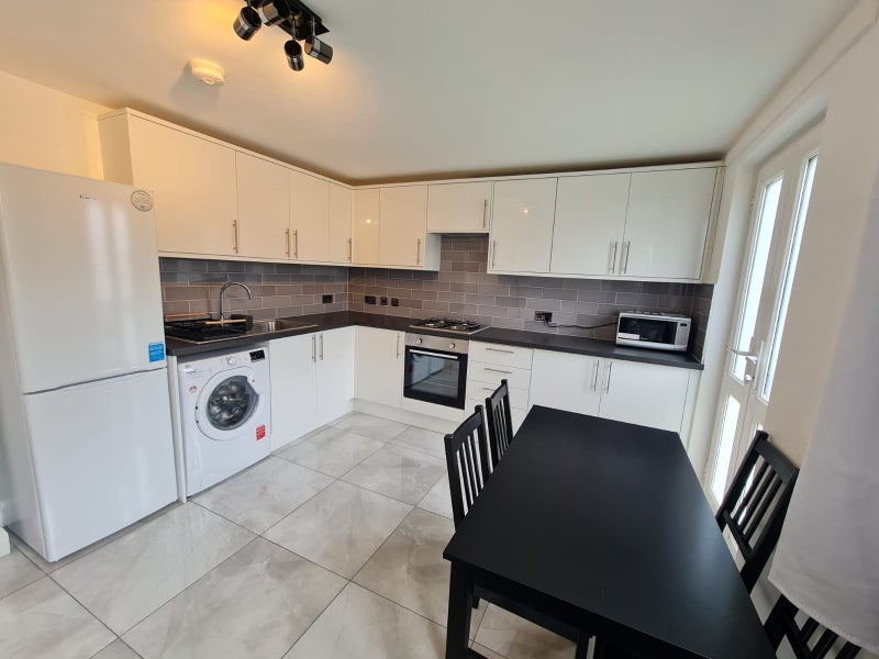 Room Winkfield Road in Greater London