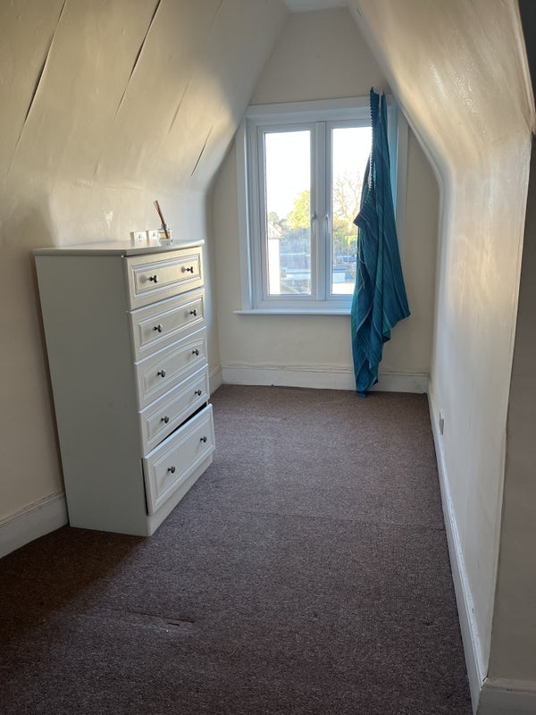 Room Henleaze Road in Bristol