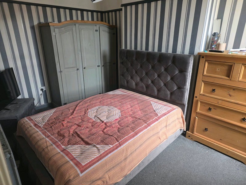 Room Fonthill Road in Liverpool