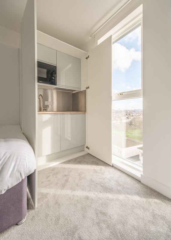 Room Trinity Way in Greater London