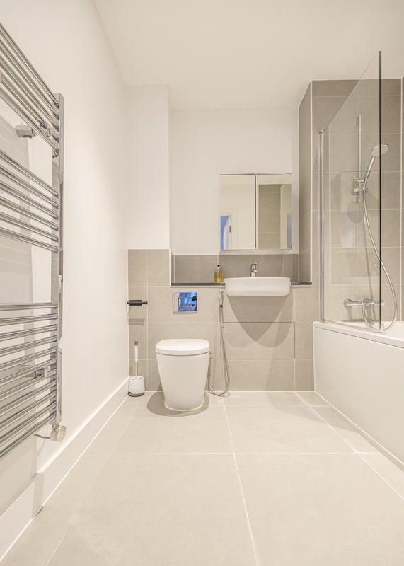 Room Trinity Way in Greater London