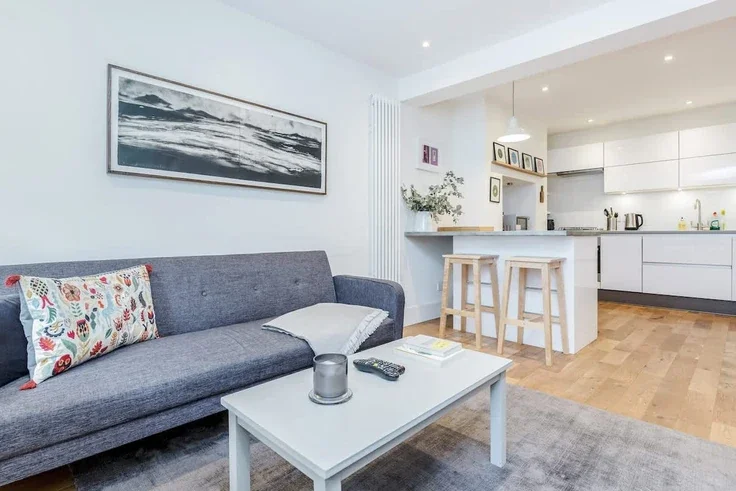 Flat Vauxhall Grove in Greater London