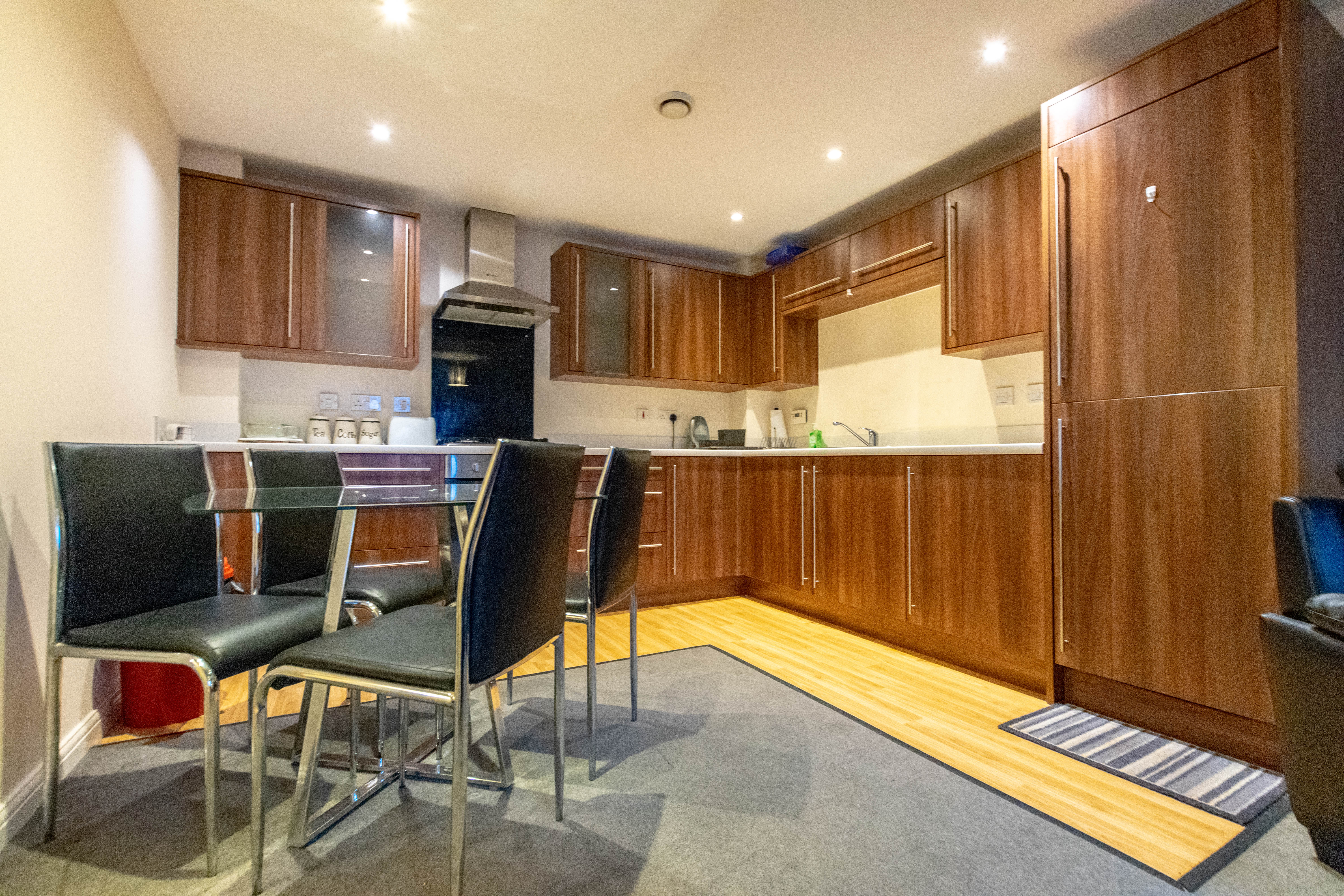 Flat Ffordd James McGhan in Cardiff