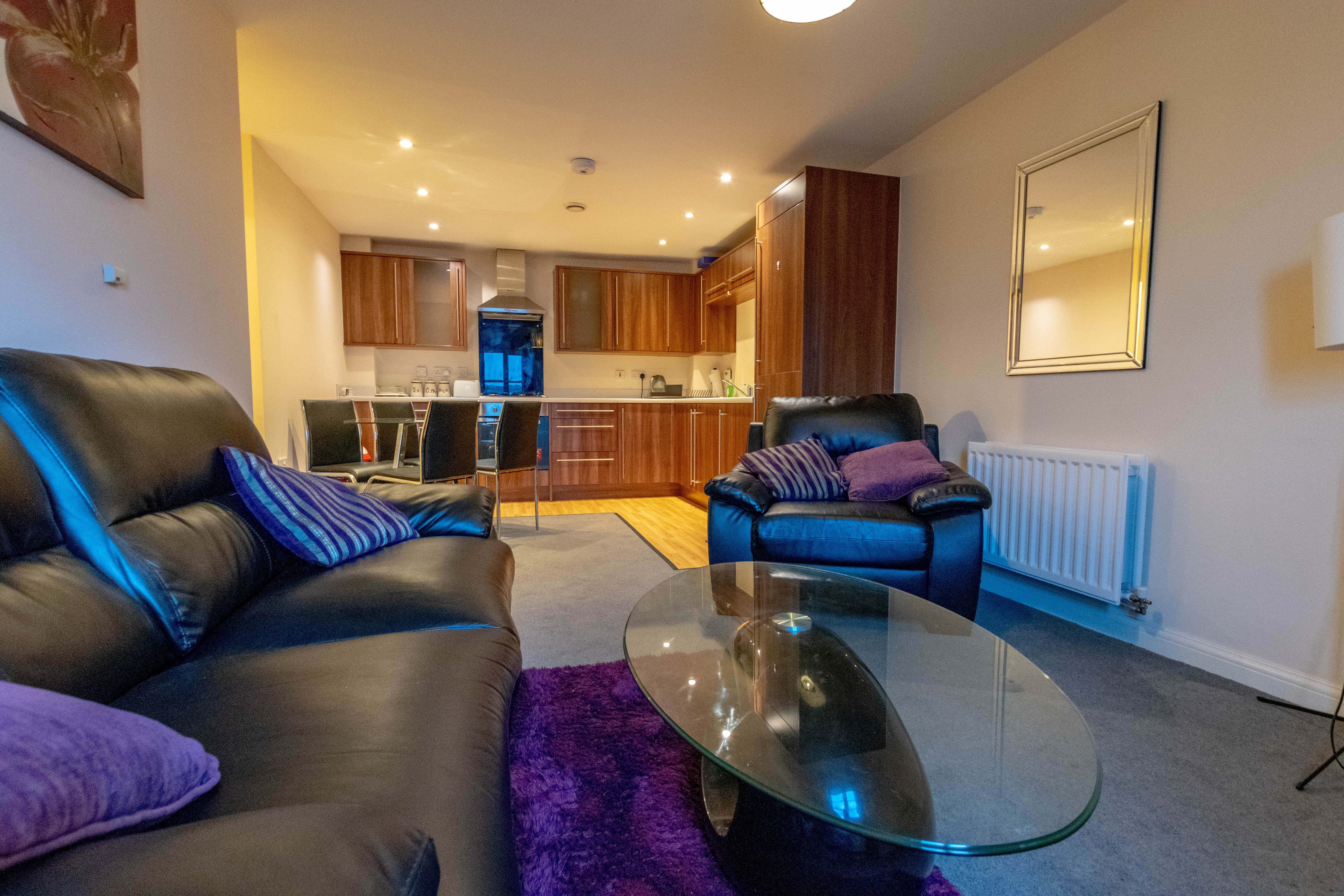 Flat Ffordd James McGhan in Cardiff