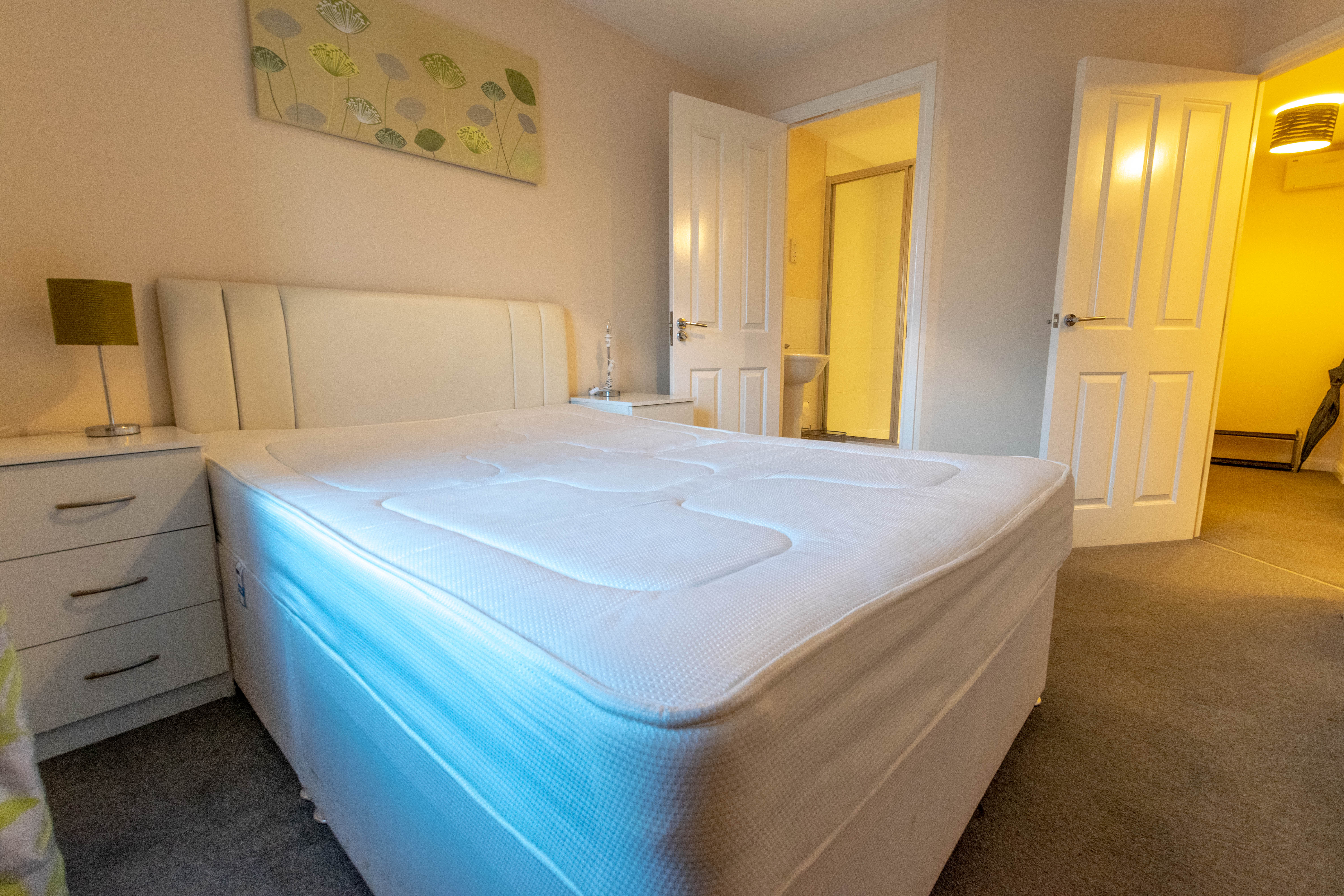 Flat Ffordd James McGhan in Cardiff