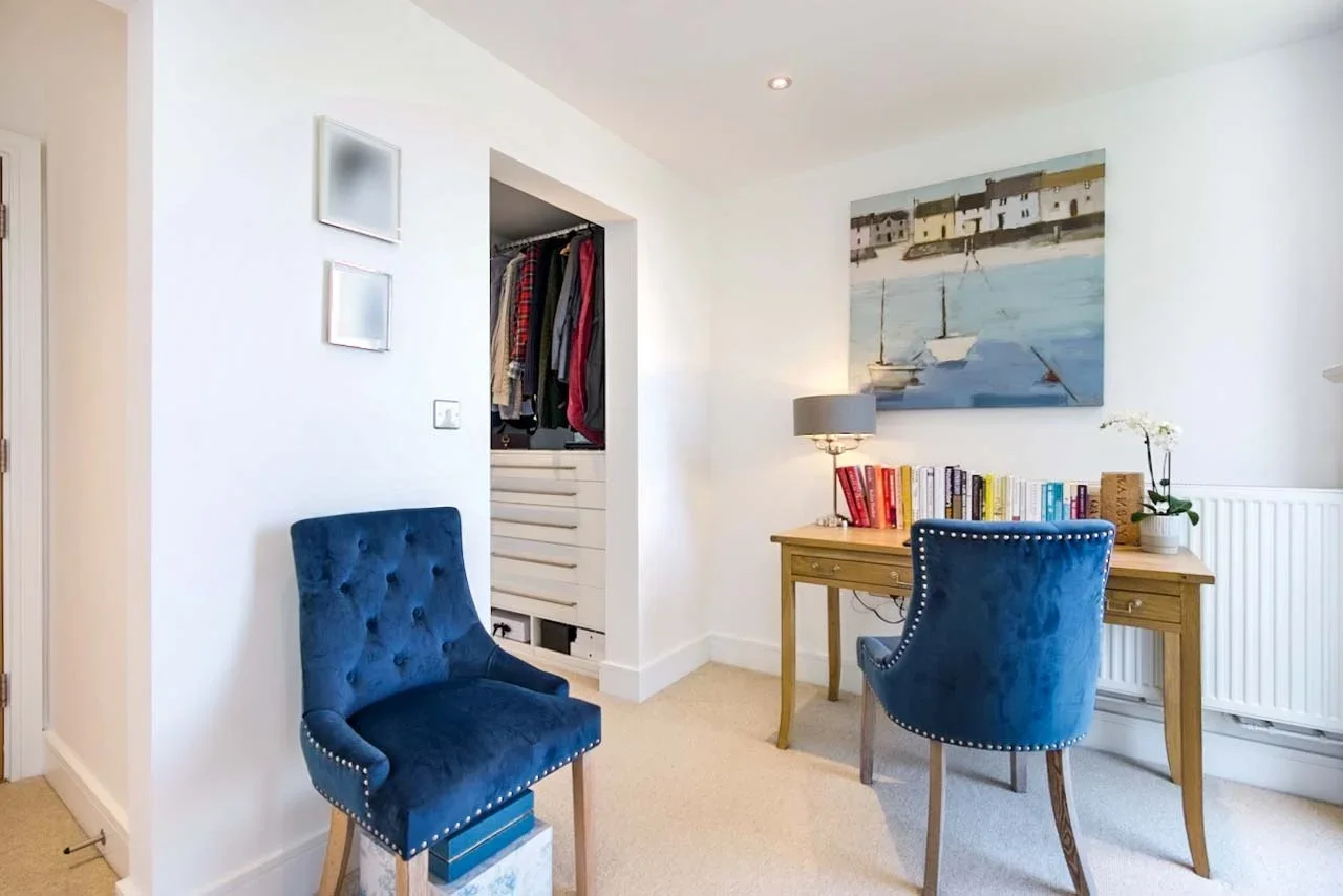 Flat Victoria Parade in Greater London
