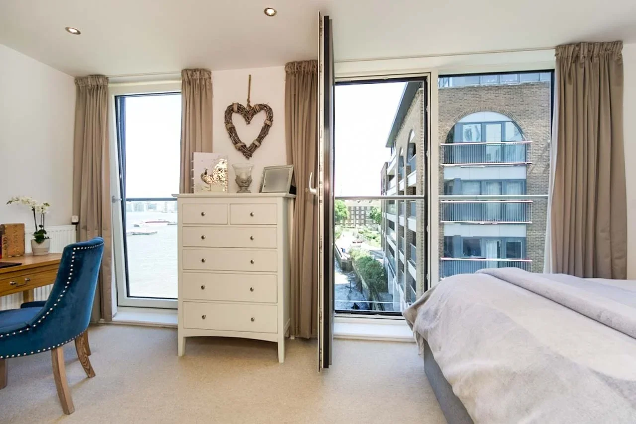 Flat Victoria Parade in Greater London