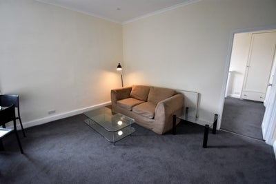 Flat Shooters Hill Road in Greater London