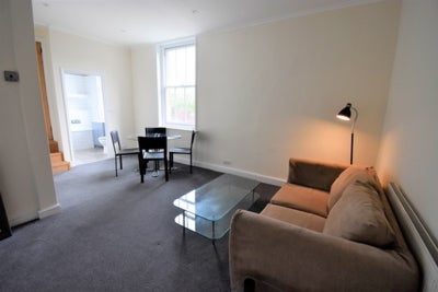 Flat Shooters Hill Road in Greater London