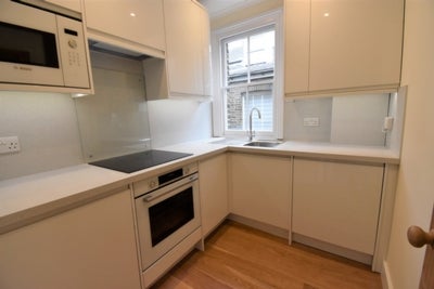 Flat Shooters Hill Road in Greater London