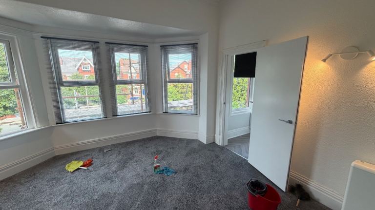 Flat Knowsley Road in Southport