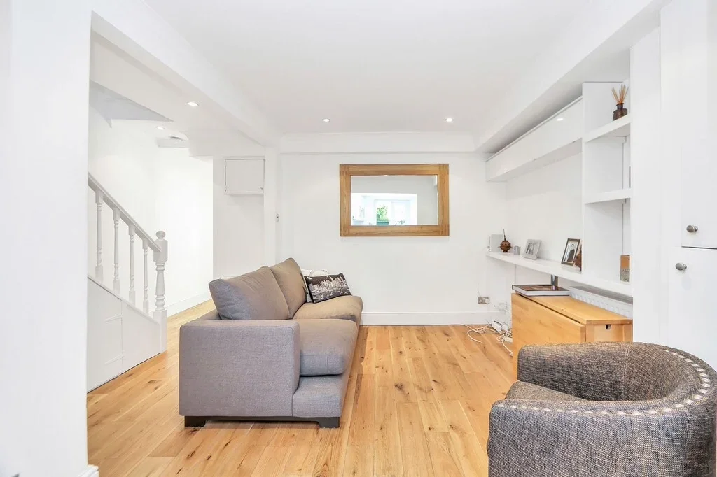 Flat Elmore Street in Greater London