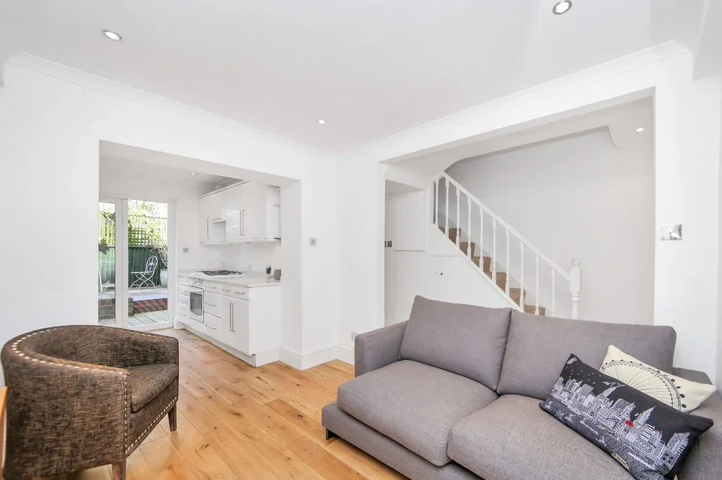 Flat Elmore Street in Greater London