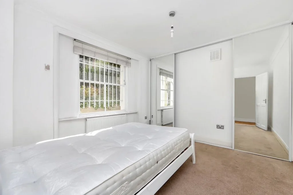 Flat Elmore Street in Greater London