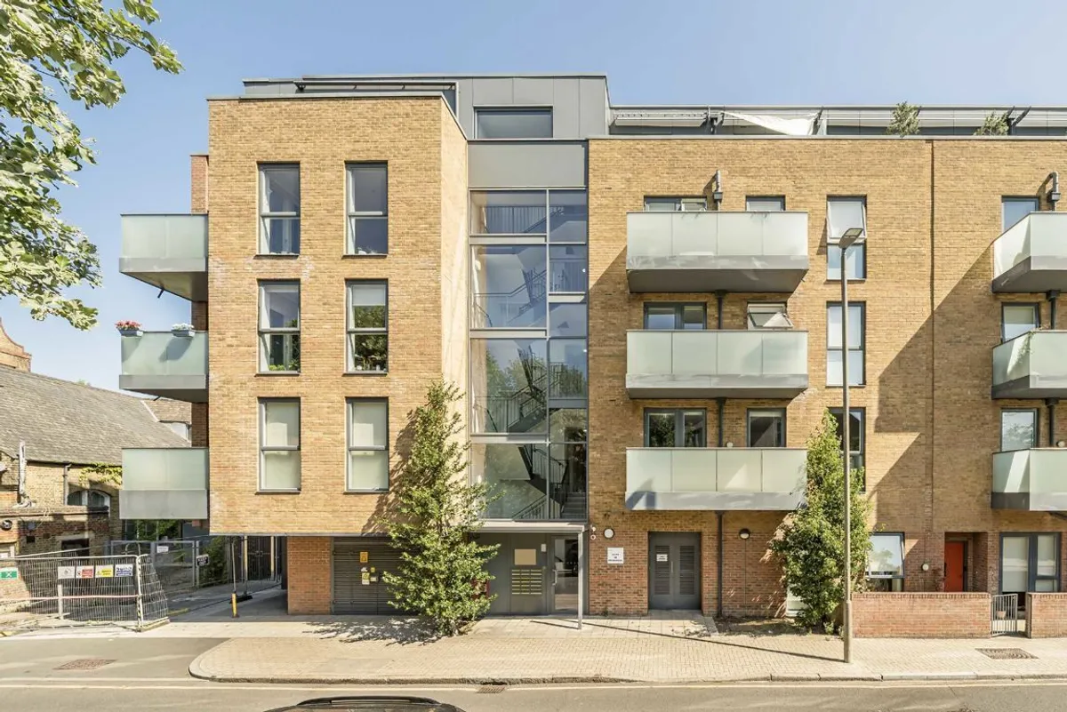 Flat Oldridge Road in Greater London