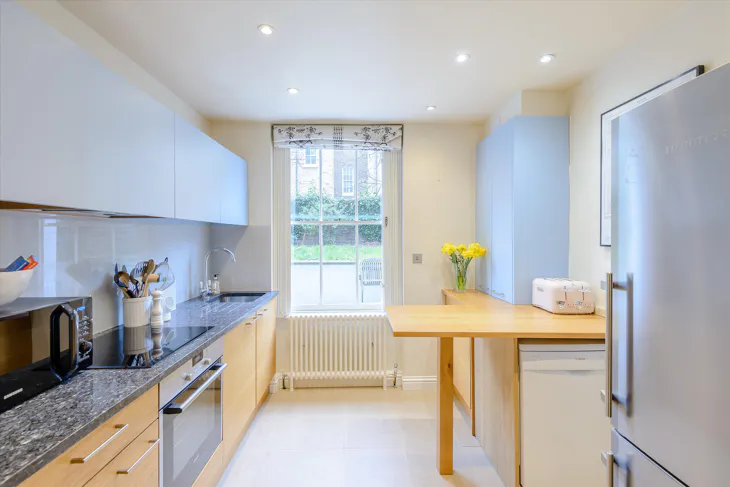 Flat Lamont Road in Greater London