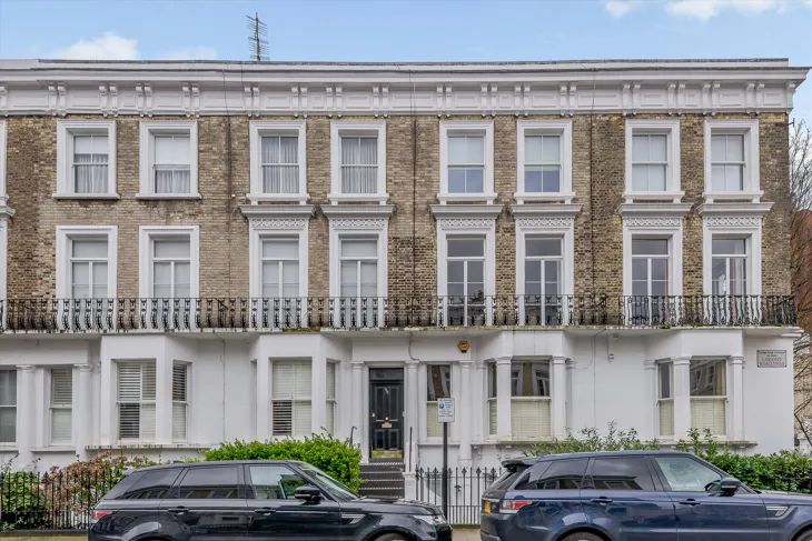 Flat Lamont Road in Greater London