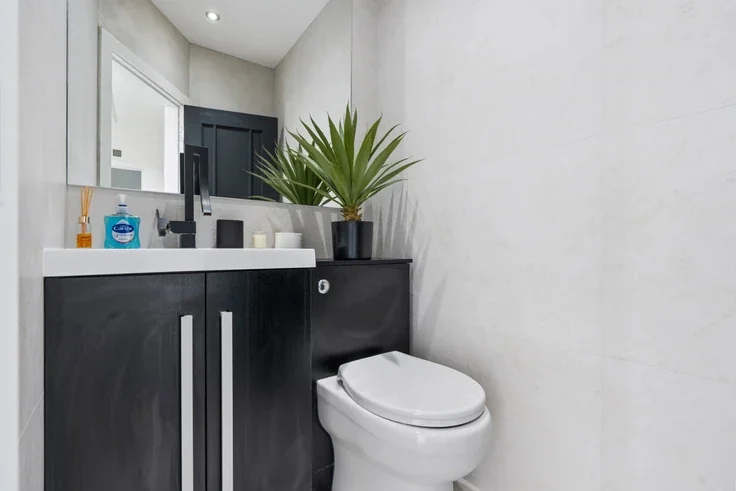 Flat Harefield Road in Greater London
